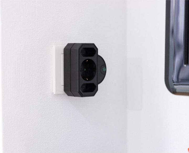 Produktbild REV Steckdosenadapter 3-fach mit Überspannungsschutz, schwarz (CEE 7/3, CEE 7/16, 3 x)
