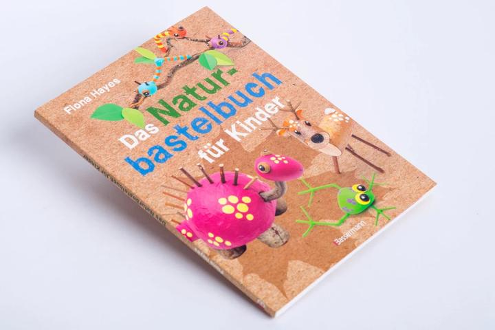 Produktbild Das Naturbastelbuch für Kinder. 41 Projekte zum Basteln mit allem, was Wald, Wiese und Strand (Deutsch, Fiona Hayes, 2020)