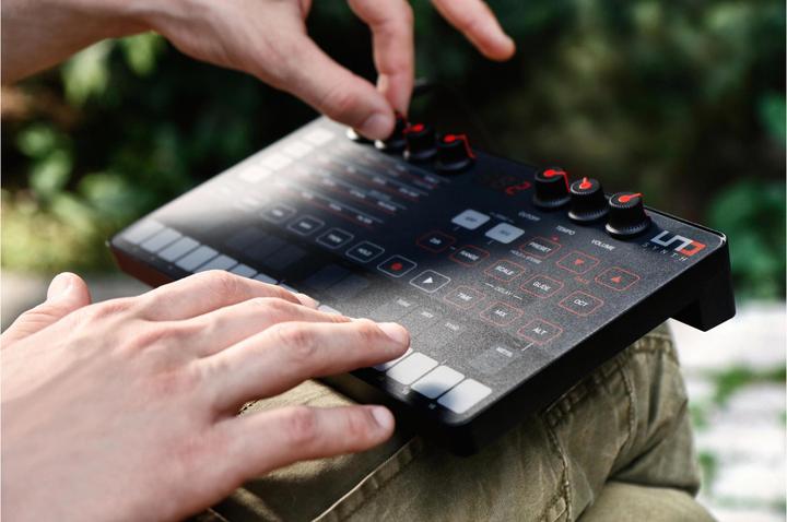 Produktbild IK Multimedia UNO Synth