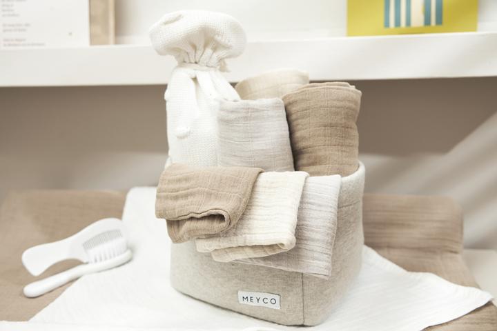 Actual product image Meyco Baby Uni washing gloves - pack of 3 - pre-washed muslin - soft sand/greige/taupe - 20x17cm