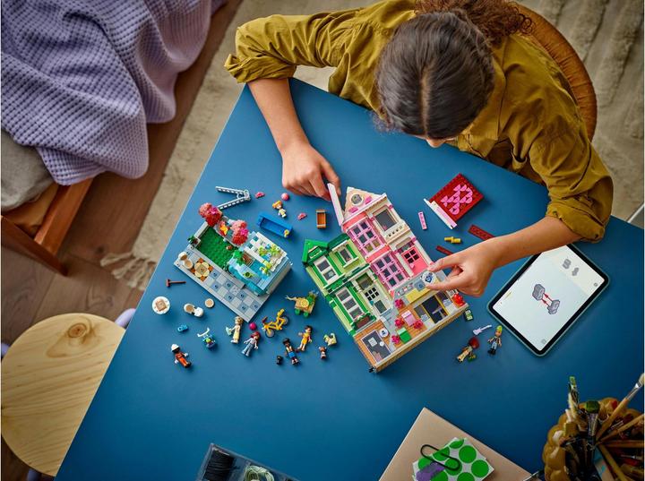 Produktbild LEGO Heartlake City Wohn- und Einkaufsstrasse (42670, LEGO Friends)