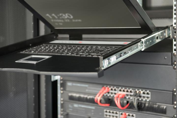Produktbild Digitus 19" HD LCD KVM Konsole, 8-Port Cat 5, US Tastatur
