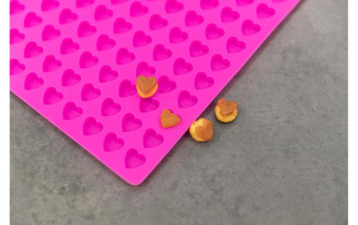 Actual product image Trixie Baking Mat with Hearts, Silicone, 38 × 28 cm, Pink (Snack bag dog)