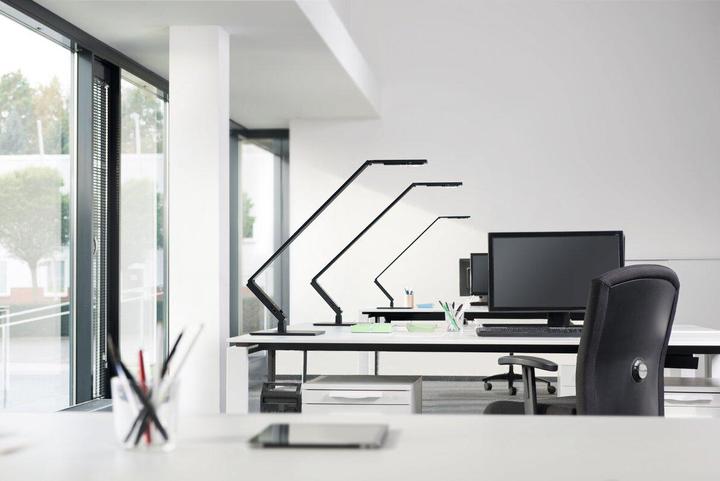 Actual product image Luctra Table Pro 2 Linear Base LED desk lamp, biologically effective light, dimmable (945 lm)