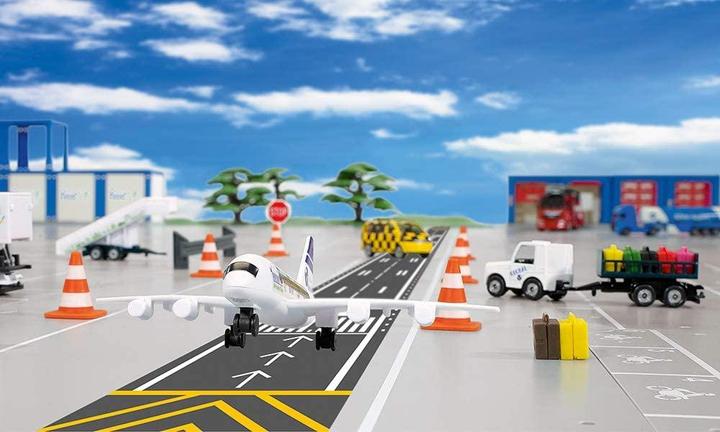 Actual product image Siku Airport Set