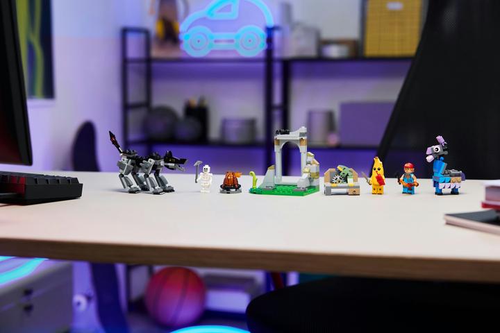 Produktbild LEGO Das Lager von Schali und der Zündkerzenkünstlerin (77075, LEGO Fortnite)