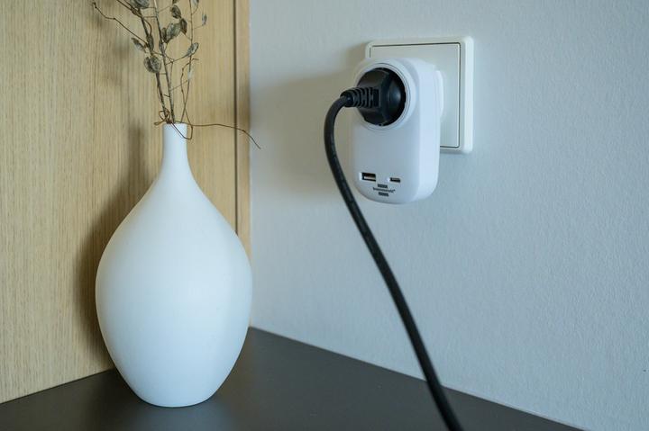Actual product image Brennenstuhl Socket adapter+ USB charger PD