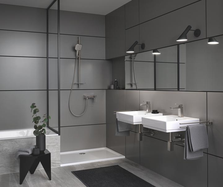 Actual product image Grohe Rainshower SmartActive shower bar