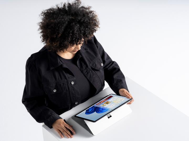 Produktbild Microsoft Surface Laptop Studio (14.40", Intel Core i5-11300H, 16 GB, 256 GB, DE)