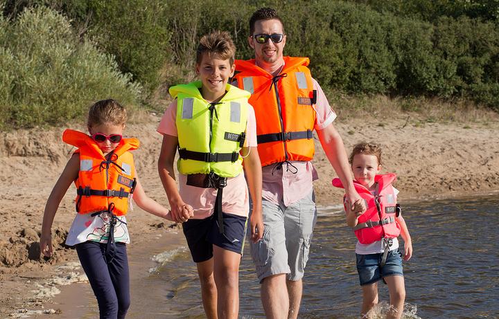 Actual product image Besto Life jacket Econ, 100N (40, 41, 42, 43, 44, 45, 46, 47, 48, 49, 50, 51, 52, 53, 54, 55, 56, 57, 58, 59, 60, 40-60 kg)