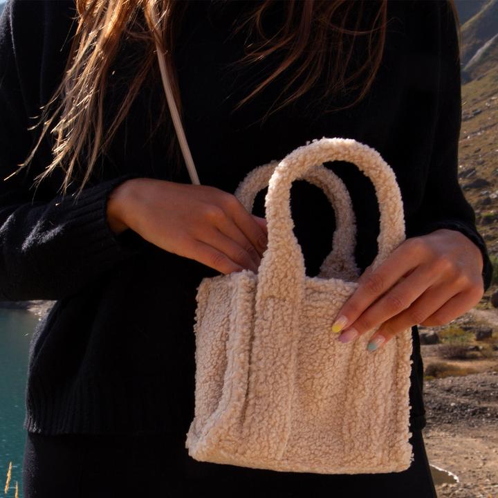Image du produit Caseme Sac d'hiver en peluche avec une bandoulière détachable pour votre smartphone et vos accessoires