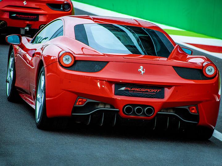Produktbild Smartbox Adrenalinkick: 2 Runden in einem Ferrari F458 Italia auf der Rennstrecke von Cremona (1 Pers.)