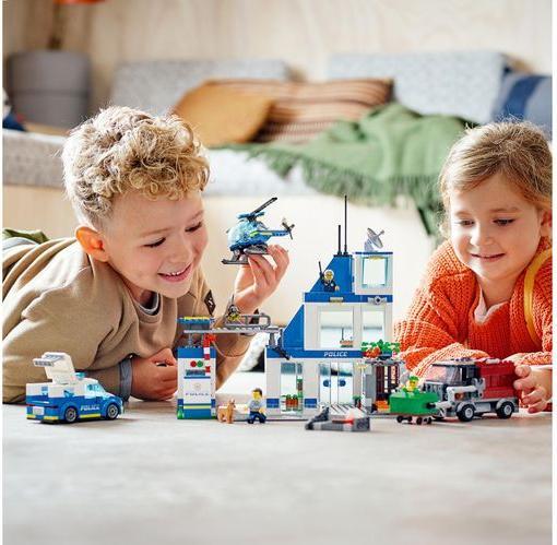 Produktbild LEGO Polizeistation (60316, LEGO City)