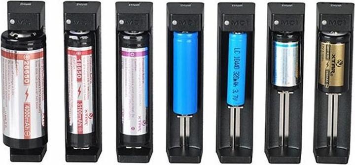 Immagine prodotto AccuCell Batteria 18650 agli ioni di litio e caricatore veloce 1-bay USB con corrente di carica fino a 1Ah (1 pz., 18650, 1000 mAh, Batteria + Caricabatterie)