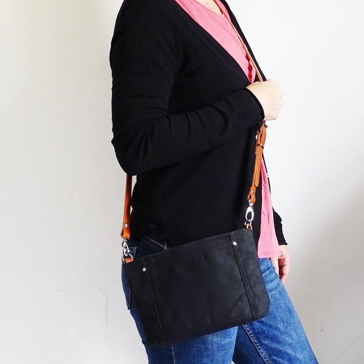 Produktbild Only-Bags.Store Gewachste Canvas-Kreuztasche, klein, Lederriemen, Geldbörse mit Reissverschluss