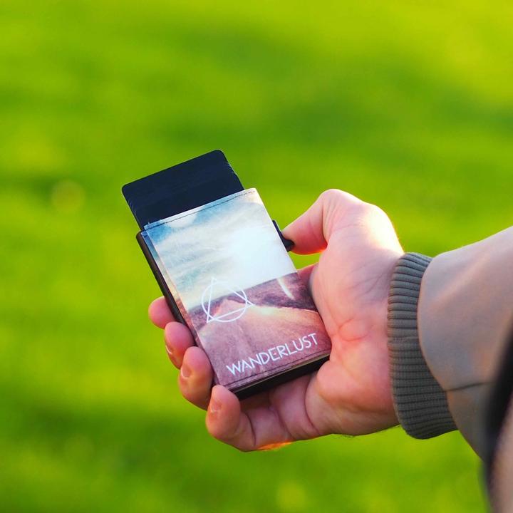 Actual product image Paprcuts RFID Alu Kartenetui Wanderlust