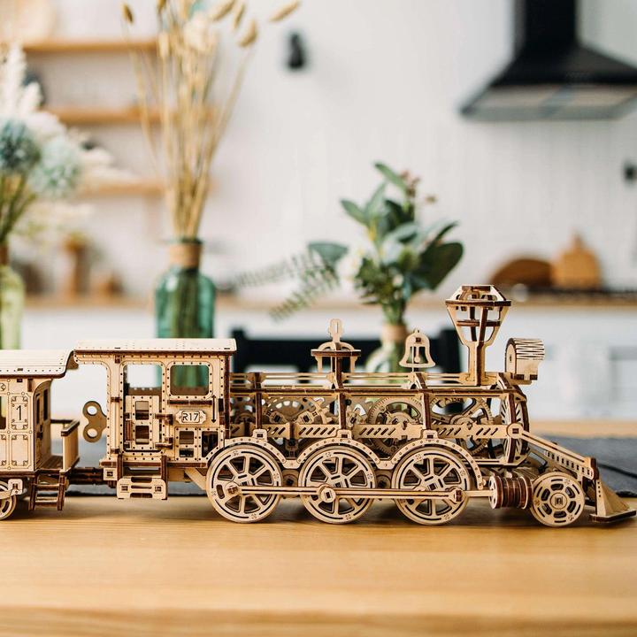 Actual product image Wood Trick Locomotive R17