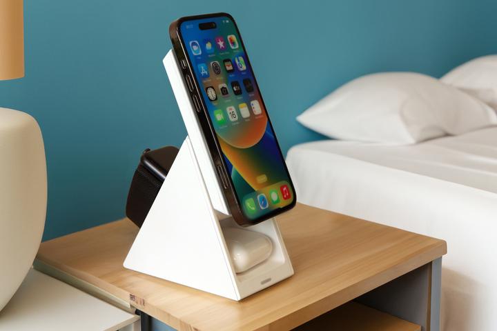 Actual product image Mobiparts Wireless 3 in 1 Charger 15W Triangle White (15 W)