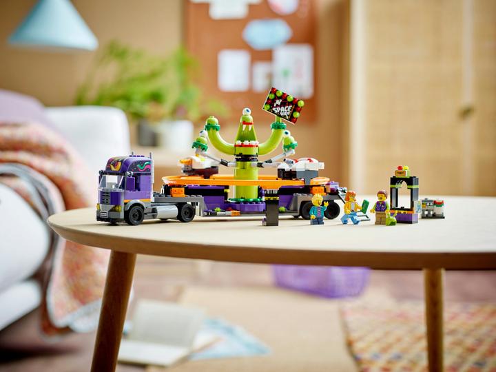 Immagine prodotto LEGO Camion con giostra spaziale (60313, LEGO City)