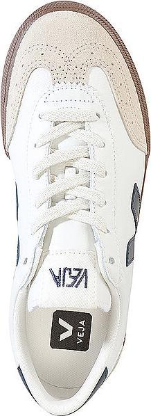 Actual product image Veja Volley (38)