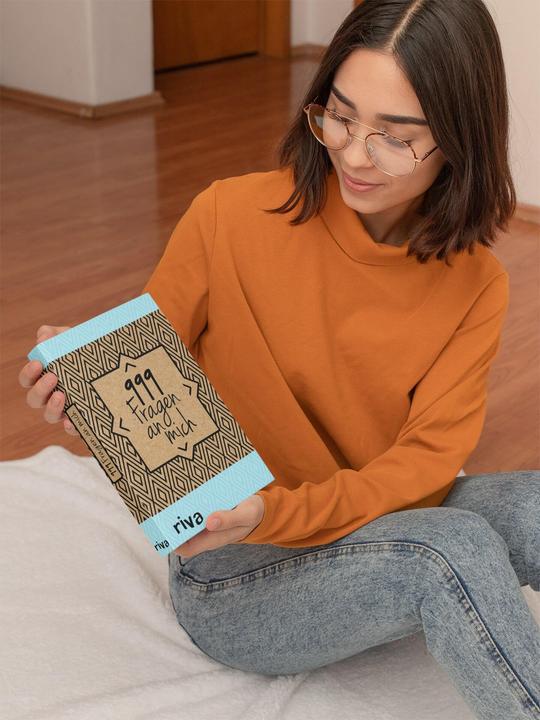 Actual product image 999 Fragen an mich (German, Riva Publishing House, 2018)