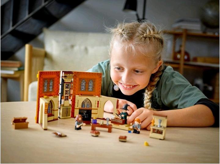 Actual product image LEGO Hogwarts Moment: Transformation Class (76382, LEGO Harry Potter)
