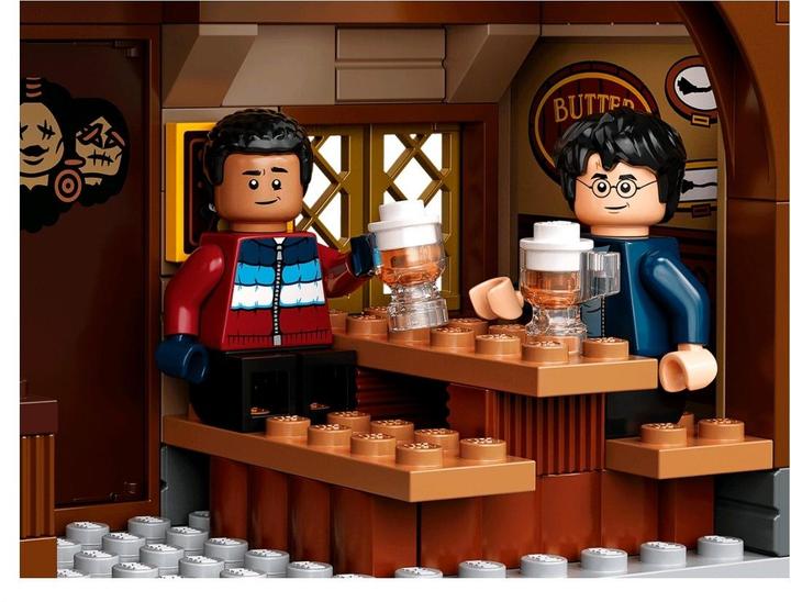 Actual product image LEGO Visit to Hogsmeade (76388, LEGO Harry Potter)