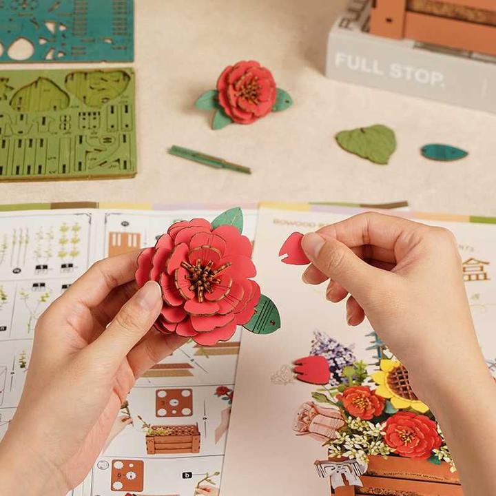 Produktbild Robotime Modellbausatz 'Wooden Bloom Box'