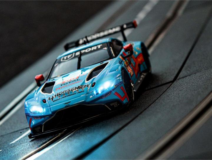 Immagine prodotto Carrera Aston Martin