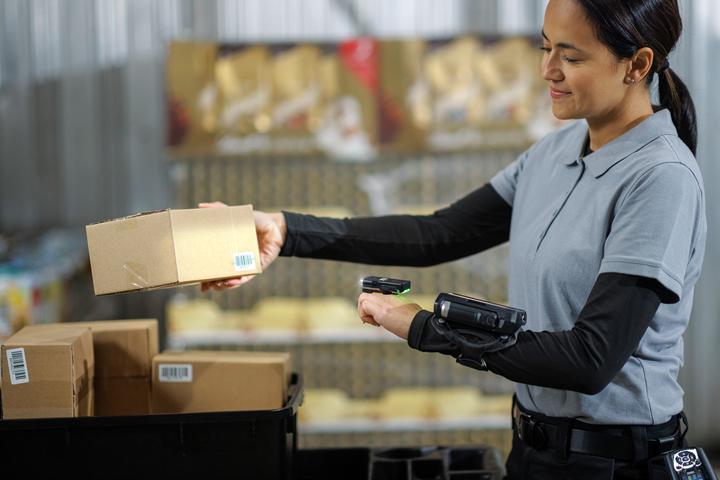 Actual product image Zebra RS6100 Wearable Scanner (2D barcodes)