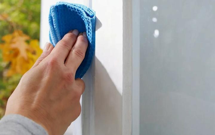 Produktbild tesa tesamoll CLASSIC P-Profil Fensterdichtung, Gummidichtung zum Isolieren