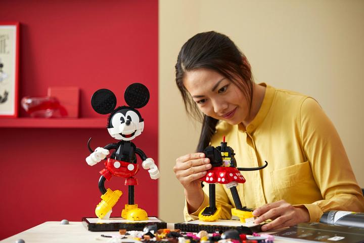 Actual product image LEGO Mickey Mouse and Minnie Mouse (43179, LEGO Disney, LEGO Rare Sets)