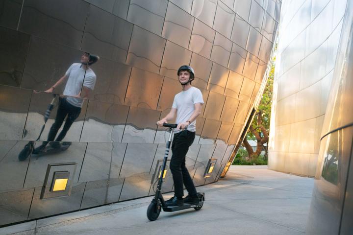 Produktbild Okai ES20 Neon (20 km/h, 40 km, 300 W)