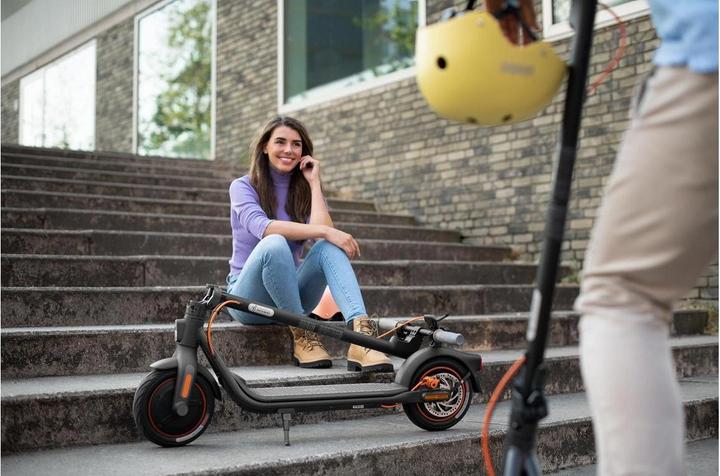 Produktbild Segway-Ninebot F40D (20 km/h, 40 km, 350 W)