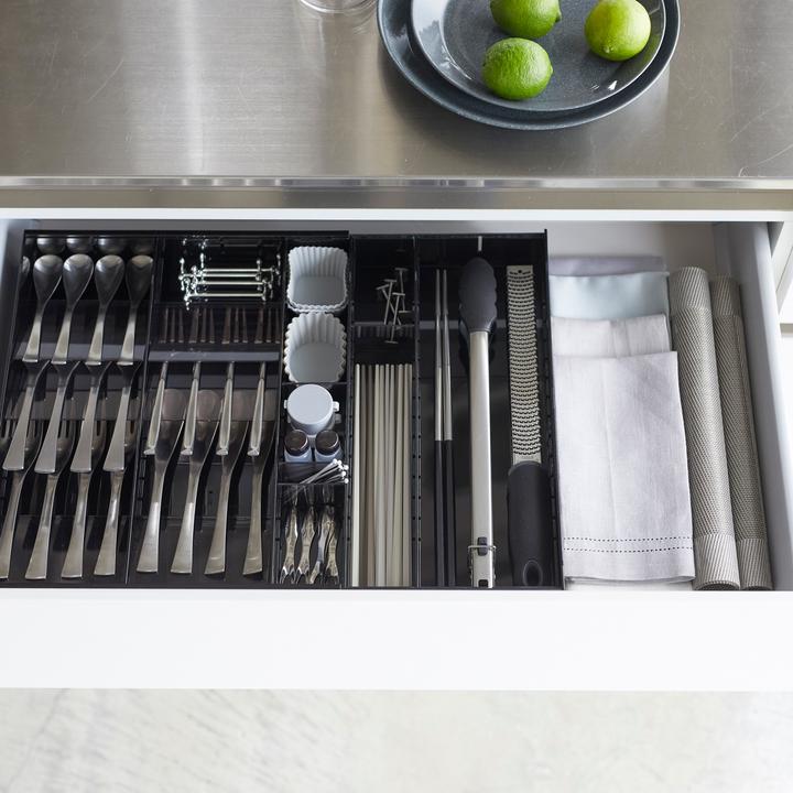 Image du produit Yamazaki Extendable Diagonal Cutlery Tray - Tour - Noir