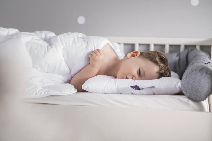 Image du produit Träumeland Duvet léger en duvet (100 x 135 cm)