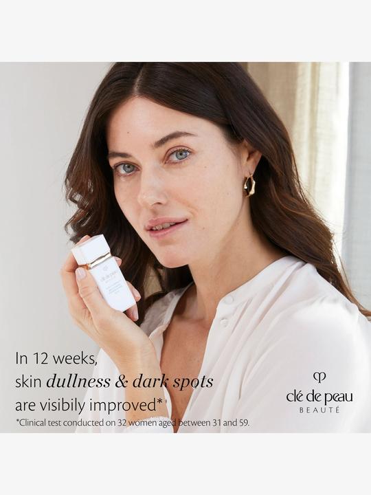 Actual product image Clé de Peau Beauté Brightening Enhancer Veil (30 ml)