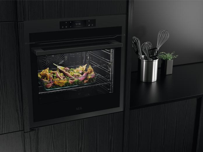 Produktbild AEG Series 8000 BPE748380T, Middelmaat, Elektrische oven, 71 l, 71 l, Met ventilator, 30 - 300 C