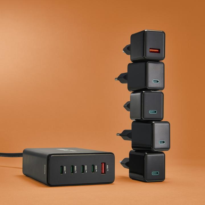Produktbild Hama Ladestation 5 Ports, GaN, Schnellladegerät, 4xUSB-C, 1xUSB-A, PD, 240 W, SW (240 W)