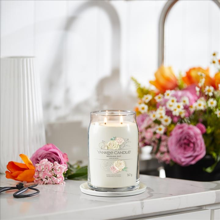 Actual product image Yankee Candle Scented Candle Wedding Day Signature Large Jar