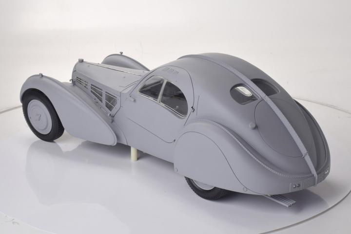 Produktbild 1:8 IXO Bugatti 57 SC