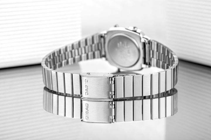 Actual product image Casio Retro Vintage - LA670WA-4D (Digital watch, 25 mm)