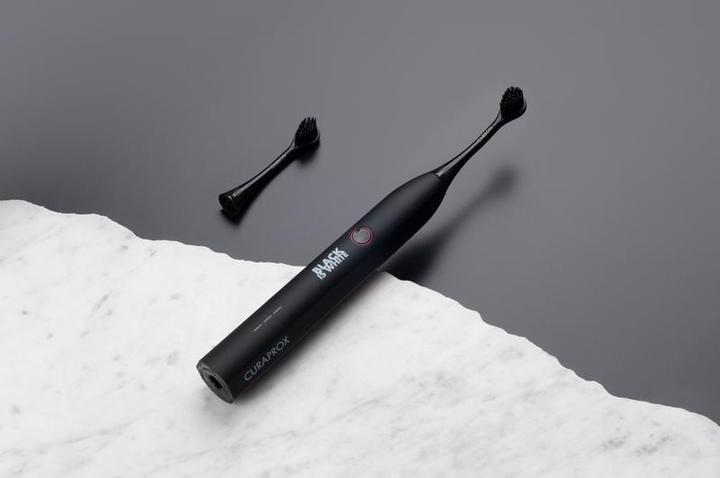 Produktbild Curaprox BIW 229 Hydrosonic Black is White (Schallzahnbürste)