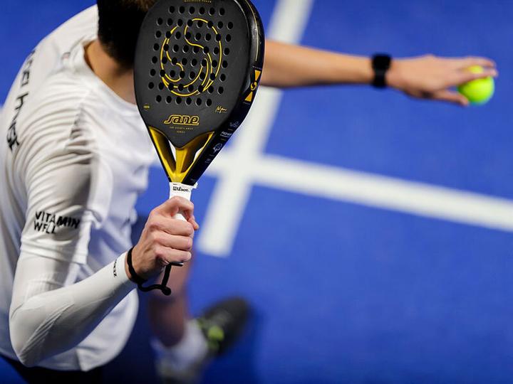 Immagine prodotto Smartbox Divertimento sportivo con 1 ora di padel con 4 persone vicino a Zurigo (4 pers.)