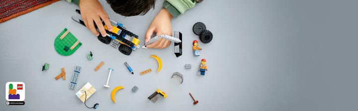 Actual product image LEGO 60385 Wheel loader (60385, LEGO City)