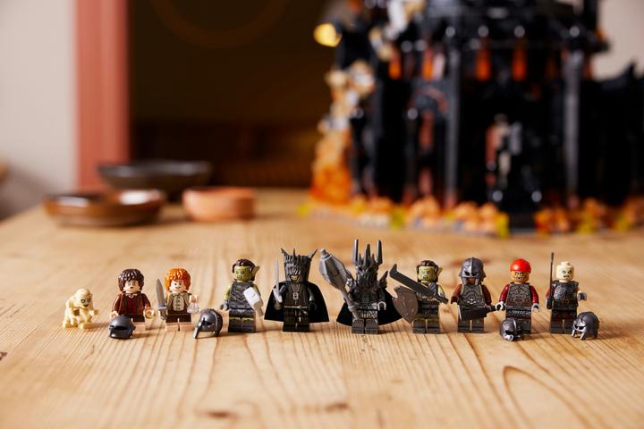 Actual product image LEGO The Lord of the Rings: Barad-dûr (10333, LEGO Icons, LEGO Rare Sets)