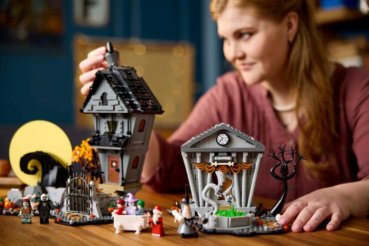 Image du produit LEGO Nightmare Before Christmas (21351, LEGO Ideas, LEGO difficiles à trouver)