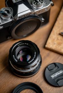 Image du produit Voigtländer Nokton D35mm / 1.2 noir (Nikon Z, APS-C / DX)