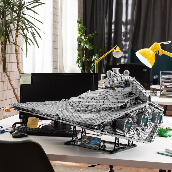 Actual product image LEGO Imperial Star Destroyer (75252, LEGO Rare Sets, LEGO Star Wars)