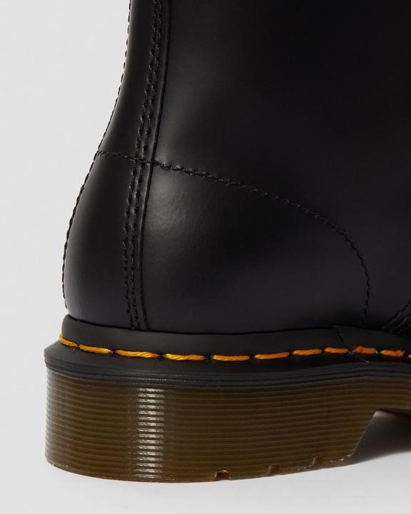 Actual product image Dr. Martens boots (38)